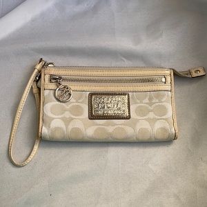 Coach Poppy Wristlet